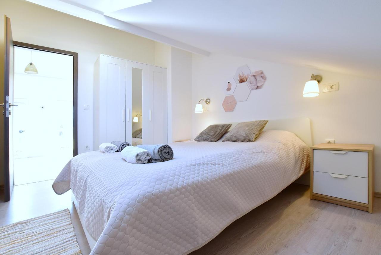 Apartments Sea & Sky Стари Град Екстериор снимка