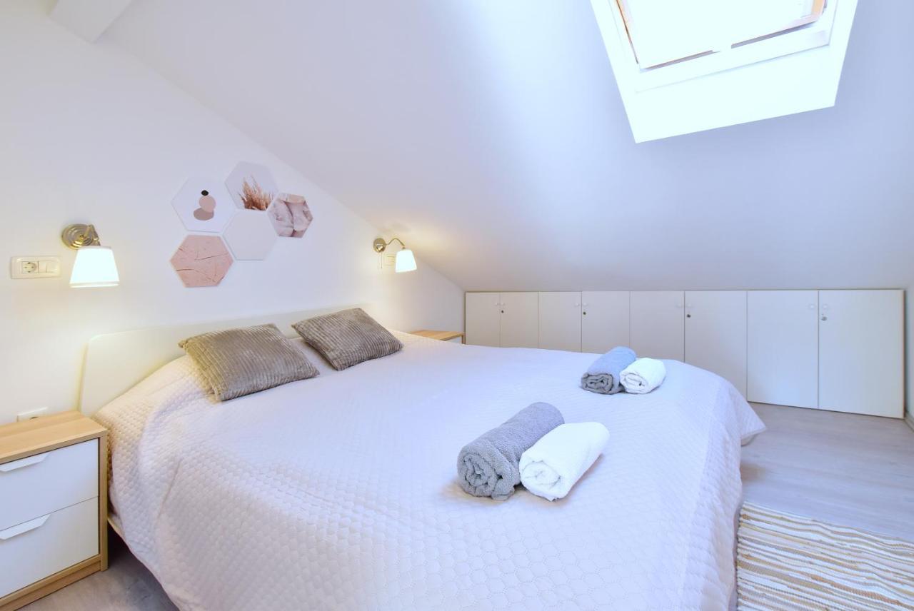 Apartments Sea & Sky Стари Град Екстериор снимка